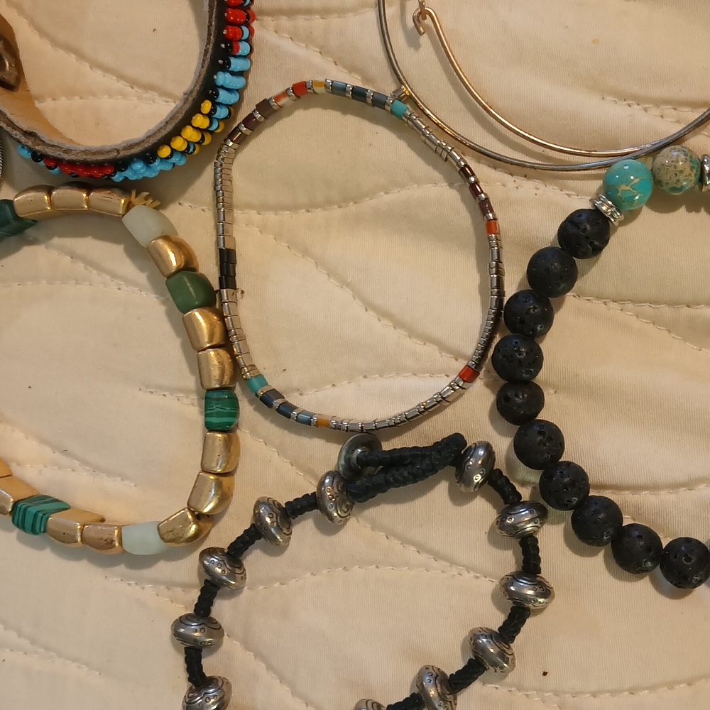 Elegant Multicolor Women's Bracelet Set - Picture 2 of 5